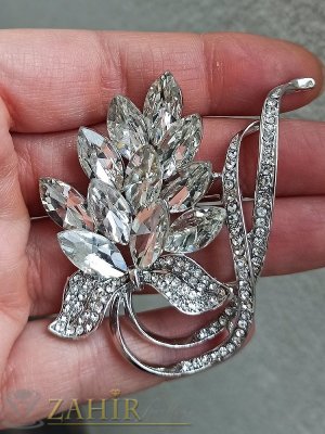   Удивителна  брошка цвете с изящни триизмерни бели кристали на сребриста основа, размер 6 на 4 см, прецизна изработка - B1315